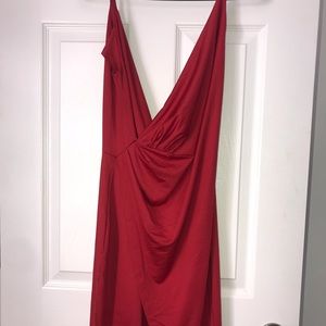 Burgundy dress with slit on the thigh